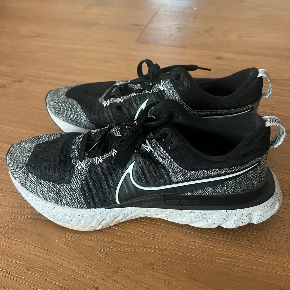 Nike Black and Gray Running Shoes